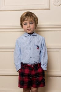 Conjunto Niño Camisa Azul & Short Tartán Rojo de Dolce Petit