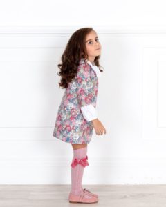 OUTFIT NIÑA VESTIDO EFECTO CAMISA ESTAMPADO FLORAL ROSA