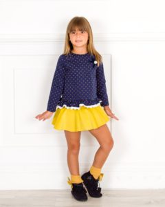 OUTFIT CONJUNTO SUDADERA TOPITOS MARINO & SHORT FALDA MOSTAZA