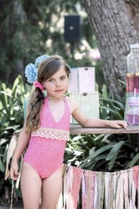 Bañador Niña Coral & Puntilla Beige de Dolce Petit