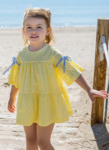 Vestido Niña Perforado Amarillo & Mangas Acampanadas de Rochy