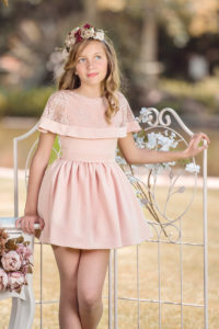 Vestido Niña Bioelástico & Cuello Capelina Encaje Rosa Empolvado de Nekenia