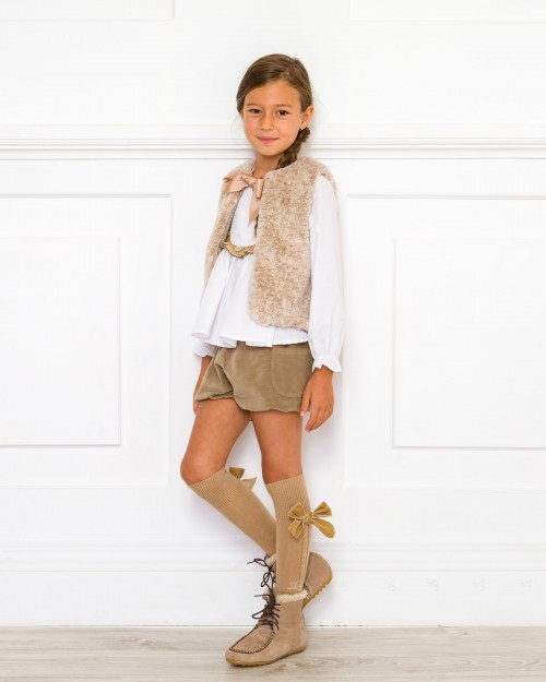 Conjunto Blusa, Chaleco & Short Beige