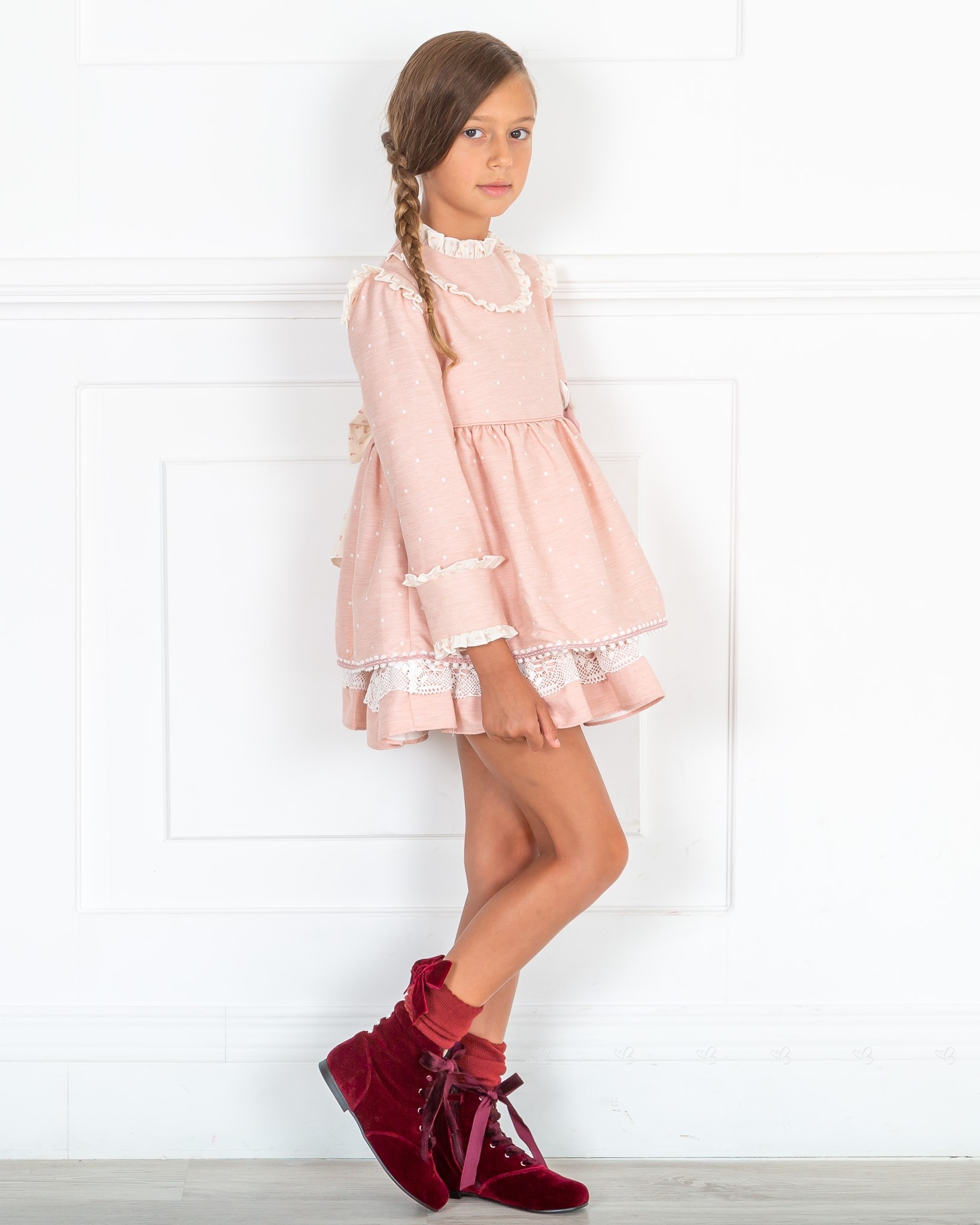Outfit Niña Vestido Rosa Empolvado con Topitos & Botines Terciopelo Granate  | Missbaby