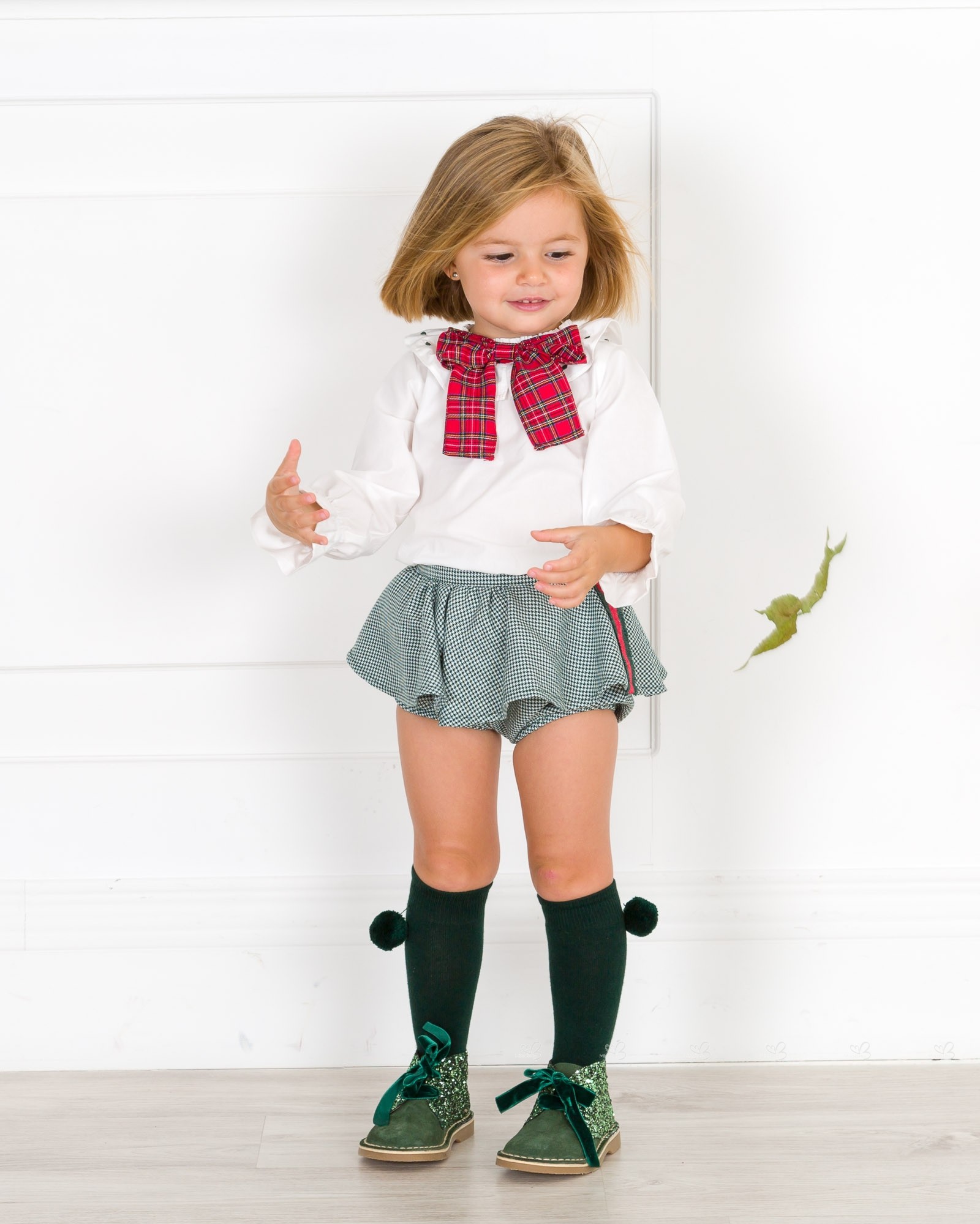 Notorio Qué por inadvertencia Baby Ivory Blouse & Green Ruffle Shorts Set & Red Knitted Cardigan Outfit |  Missbaby